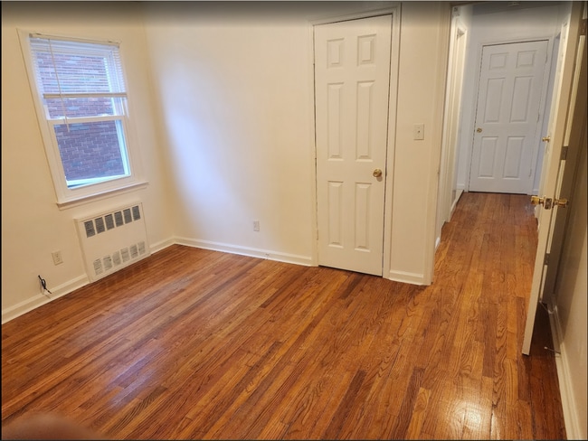 Photo - 365 Burgher Ave