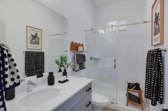 1BR, 1BA - 676SF - Bathroom