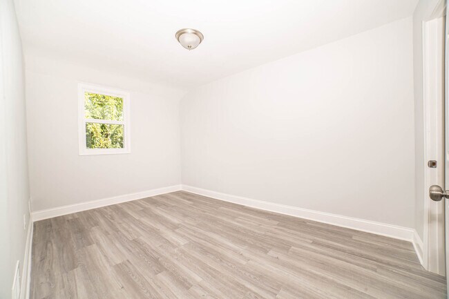 Photo - 7475 School Ave