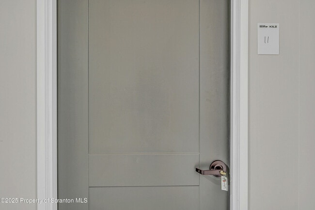 Building Photo - 215 Hickory St