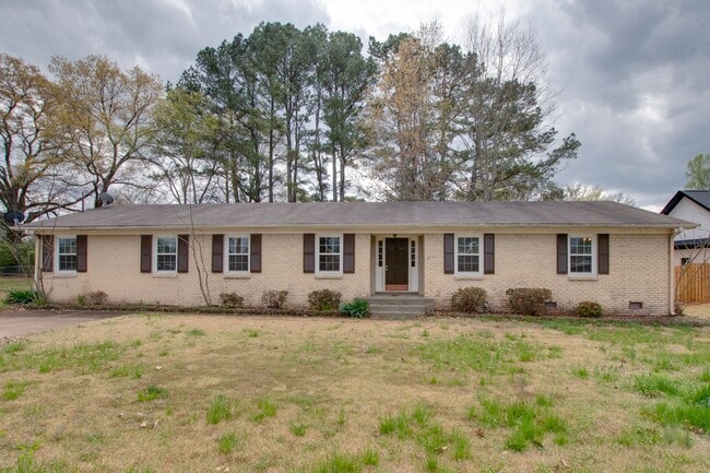 Building Photo - 2107 Edinburgh Dr SW