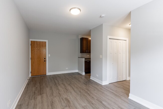 Photo - 705 W Brompton Ave Unit 3