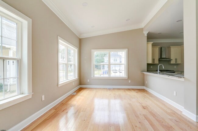 Photo - 438A Redwood Ave