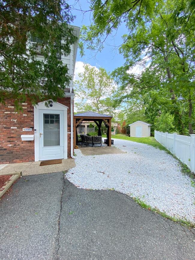 Entry - 496 E Main St Apartment Unit 2