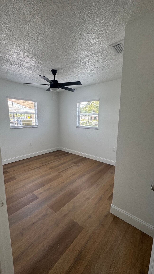 Photo - 2203 Ave Q