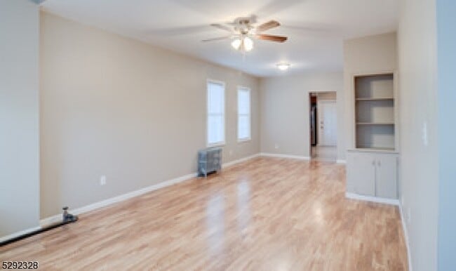 Photo - 1410 Hussa St