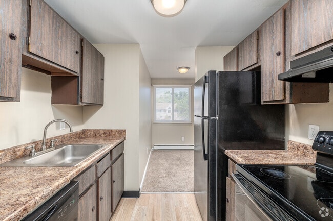 1BR, 1BA - 560SF - Kitchen - Clarendon Heights
