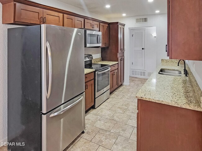 Photo - 1001 Shawnee Ln