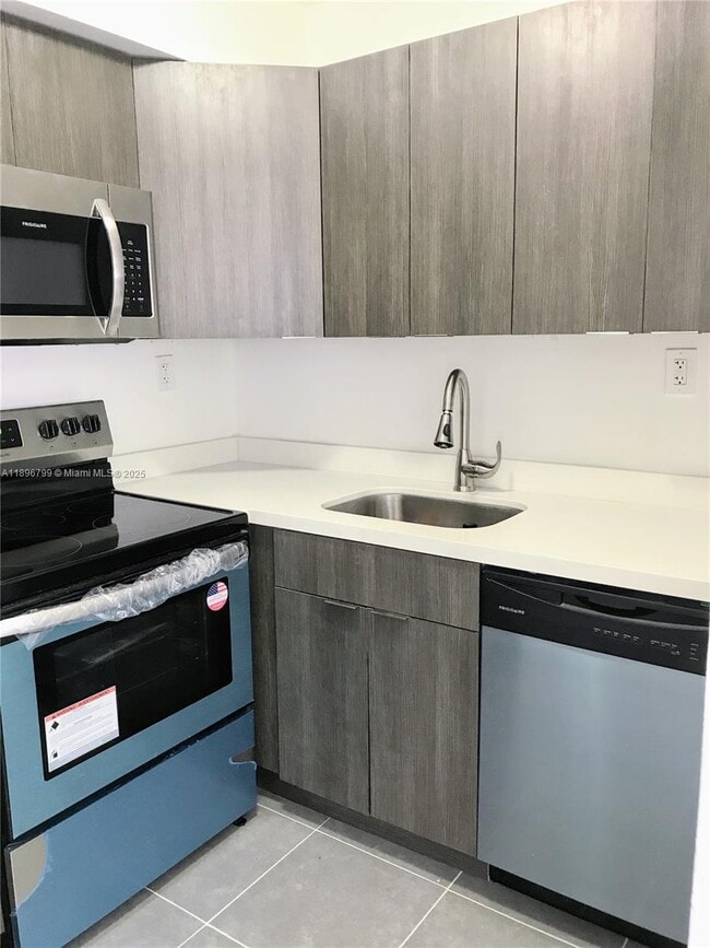 Photo - 740 81st St Unidad 3
