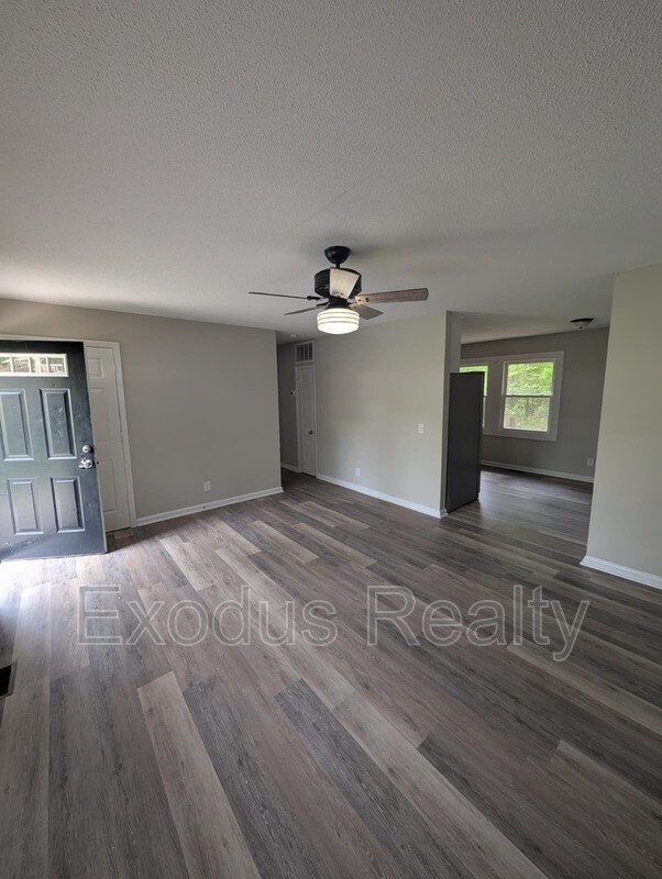 Photo - 900 Lansing St