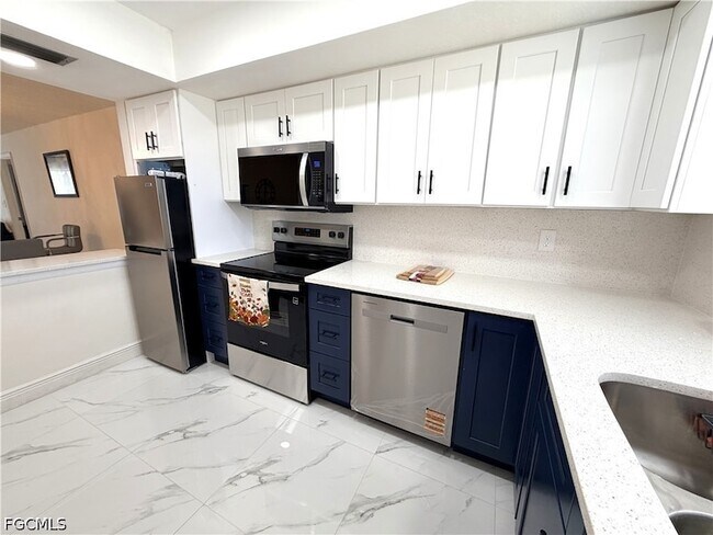 7050 Nantucket Cir Unit 6