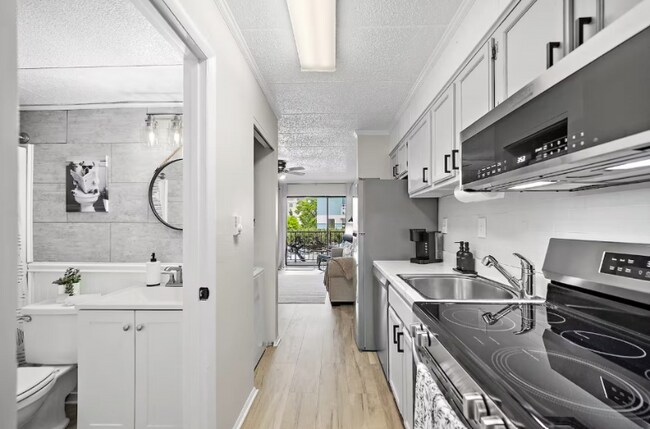 Photo - 16 51st St Unidad 108