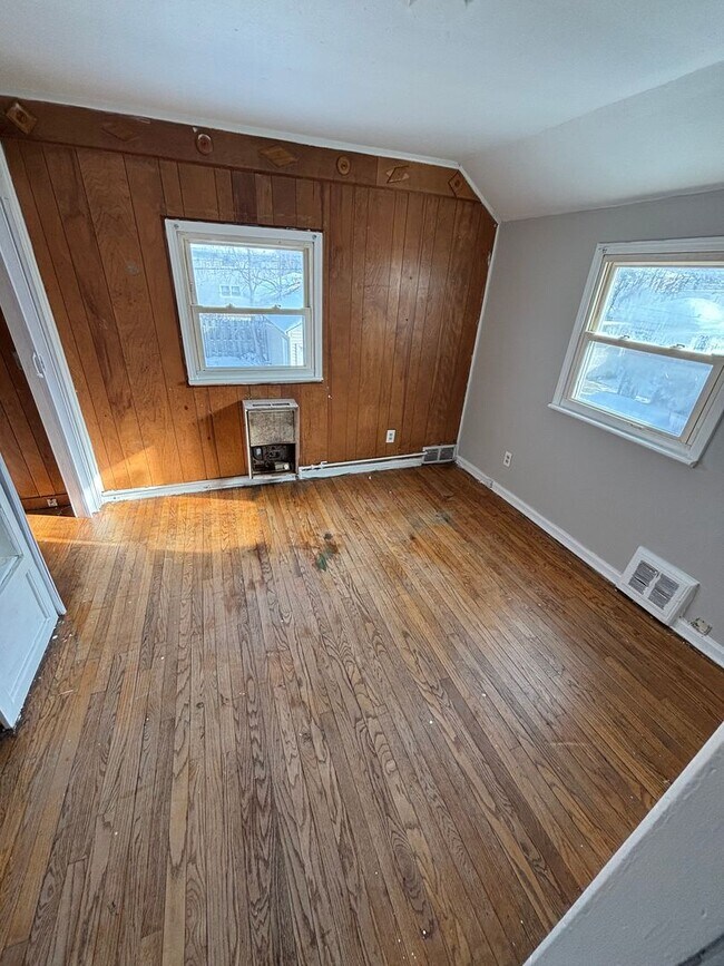 Photo - 3057 Livingston Rd