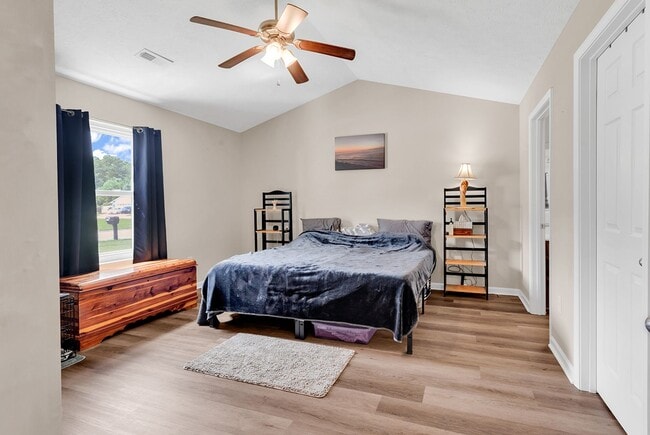 Photo - Beautiful 3bd/3ba WITH fenced in yard! UNFURNISHED!