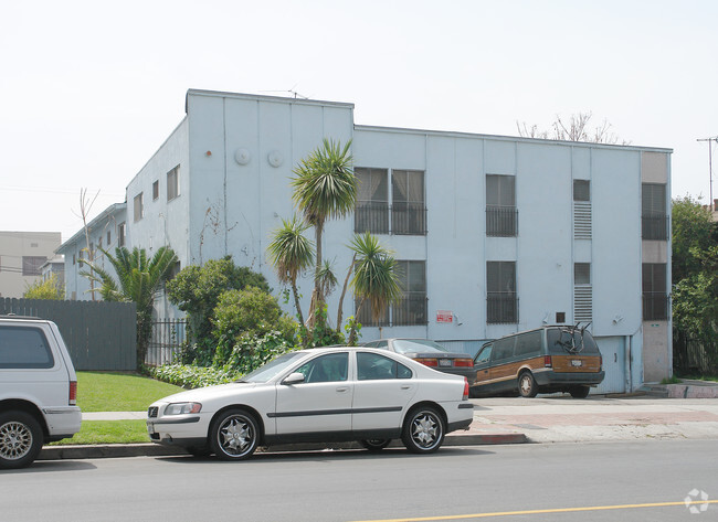 Building Photo - 4106 Rosewood Ave Rental