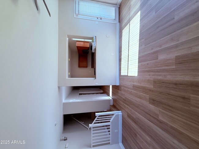 Photo - 1 N 88th Ave