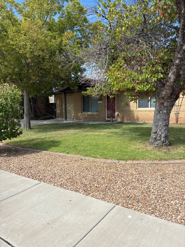 2209 Utah St NE