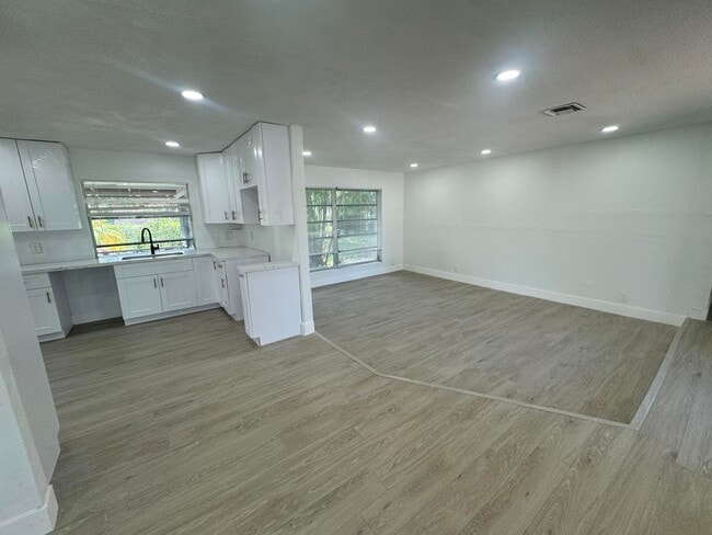 Building Photo - 6260 SW 6th St