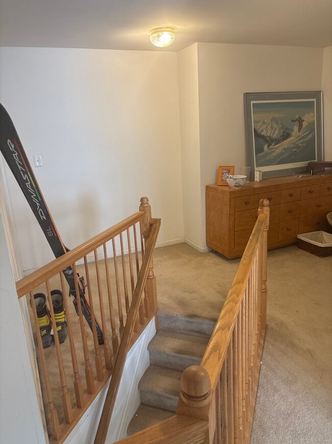 4 Cayuga Rd