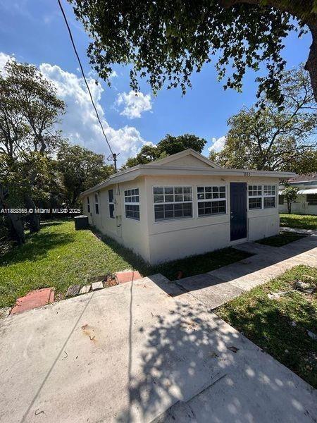 Building Photo - 805 NW 4th Ave Rental