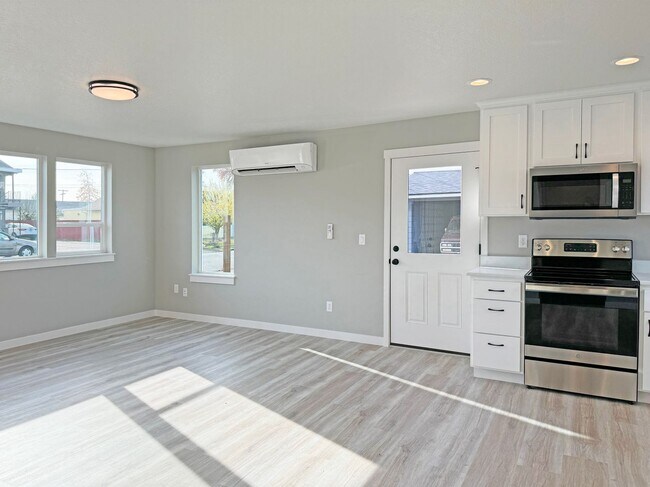 Photo - 18th811-813 Unit 18th811