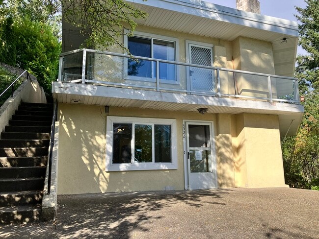 Building Photo - 3022 SW 12th Ave Unit 3022