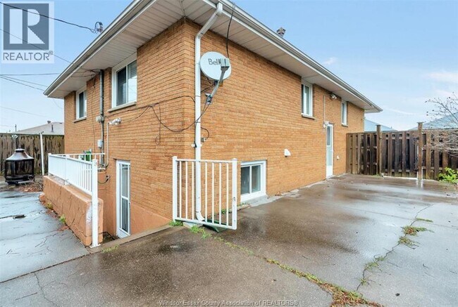 Photo - 1279 Tourangeau Rd