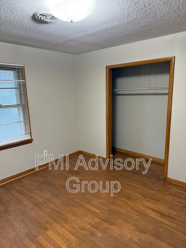 Building Photo - 807 Lincoln St Rental