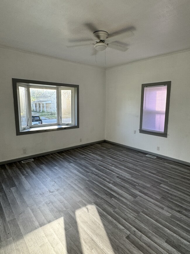 Photo - 821 S Market St