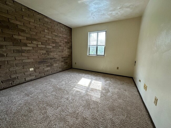 Photo - Amazing 1BR in Desirable Plum Area! Beautiful Exposed Brick and Air Conditioning! Call Today! Unit 611