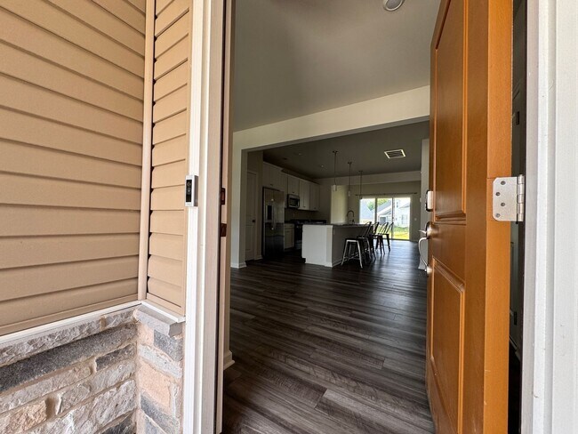 3672 Isaac Cir