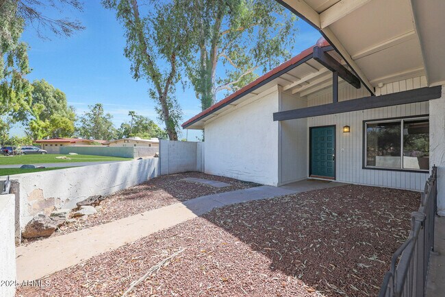 Photo - 601 W Coral Gables Dr