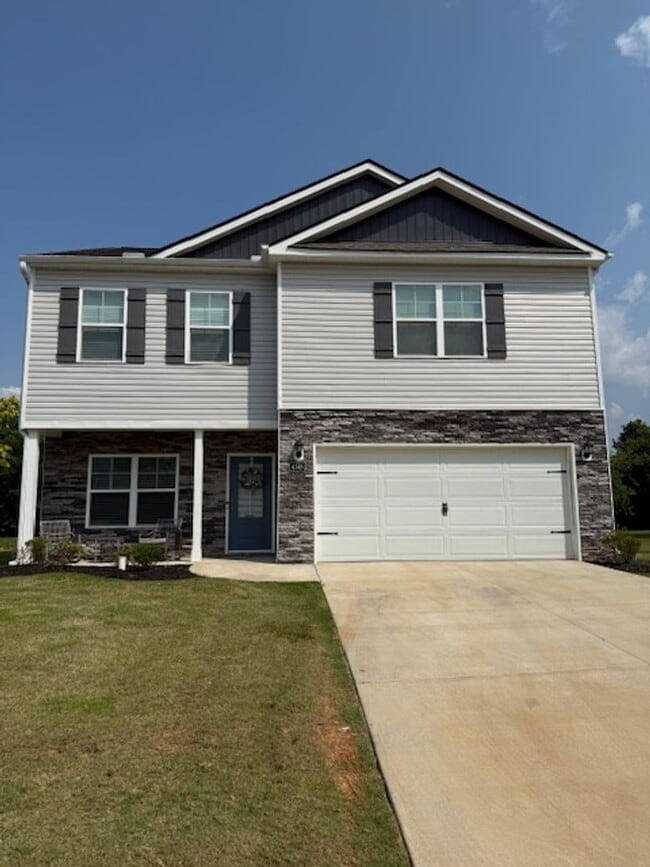 LIKE-NEW SINGLE FAMILY HOME - LIKE-NEW SINGLE FAMILY HOME