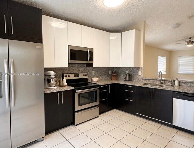 Building Photo - 611 208th Cir