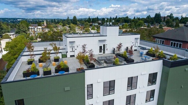 Photo - CHRONICLE: Stylish Wallingford Studios with Full Appliance Package & Premium Amenities