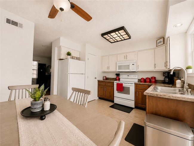 Photo - 1370 Oakland Ave Unidad 4