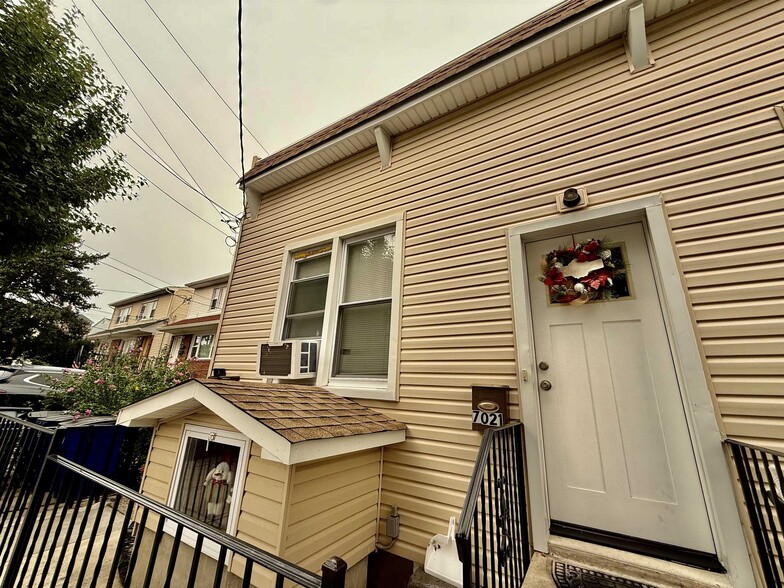 7021 Durham Ave