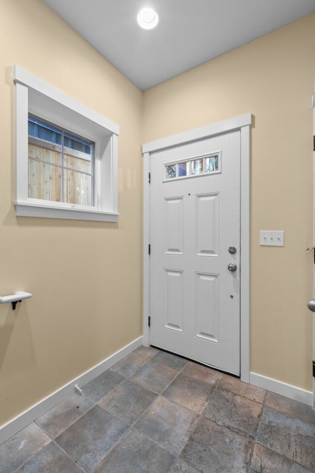 Photo - 3bd/2.25ba Seattle Townhouse