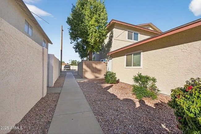 Photo - 860 E Brown Rd