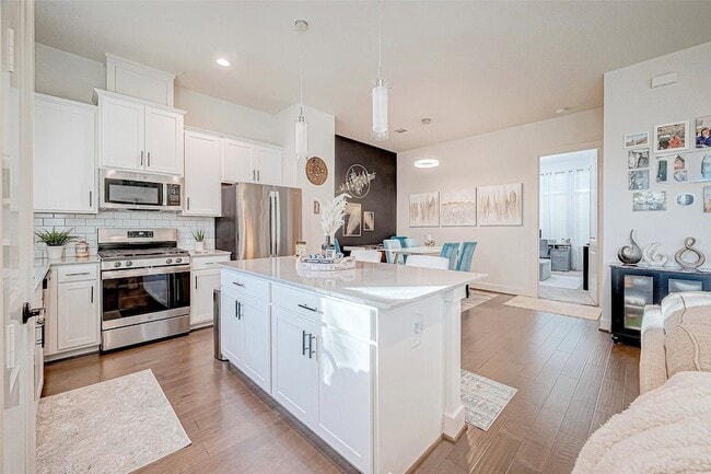 Building Photo - 6021 Cypress St