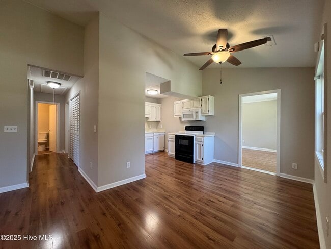Photo - 3212 Galway Rd