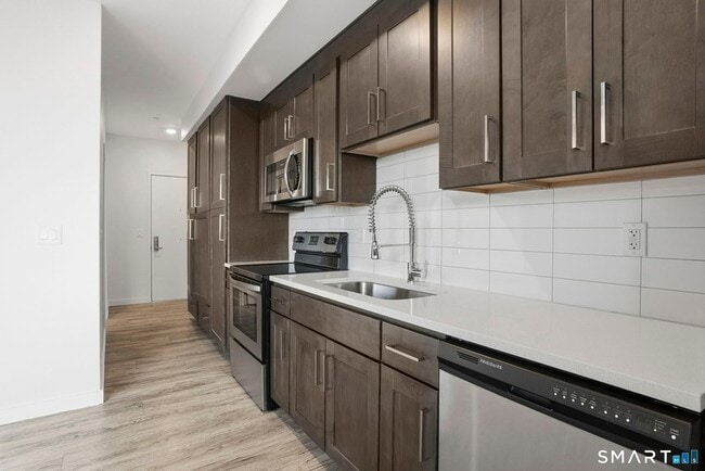 Building Photo - 19 Day St Unit 308