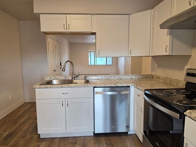 Photo - Clean upstairs 2 bedr.1 bath condo