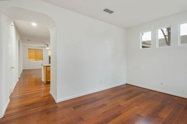 Photo - 5755 Amnest Way