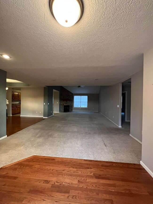 Photo - Great location in Nixa 3 bedroom 2 full bathrooms