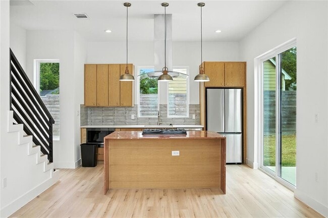 Photo - 106 W Croslin St
