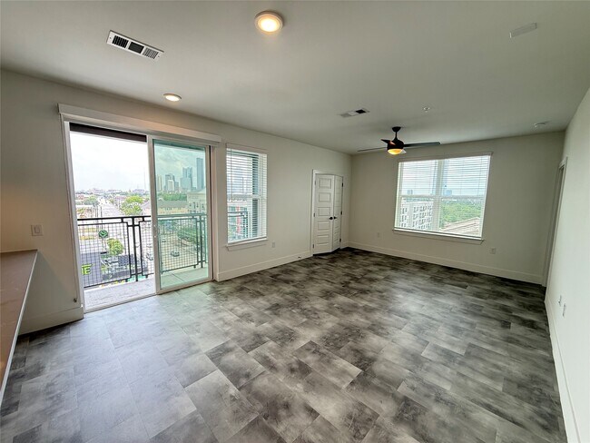 Photo - 2520 Washington Ave Unit B3-820