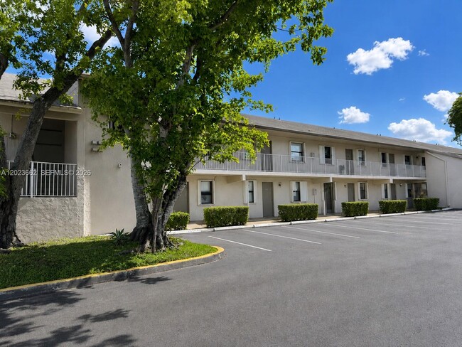 Building Photo - 7668 SW 152nd Ave Unit 2-206