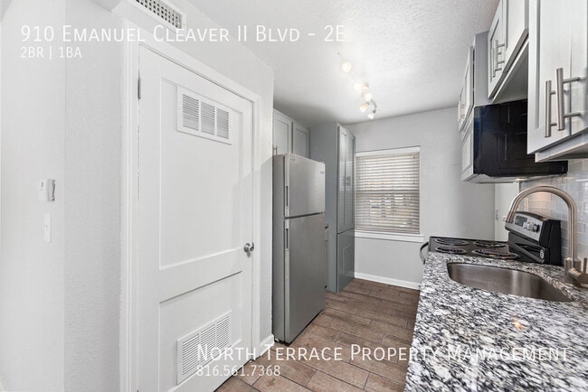 Photo - Cute 2B near Plaza with W/D, hardwood floo... Unidad 2E