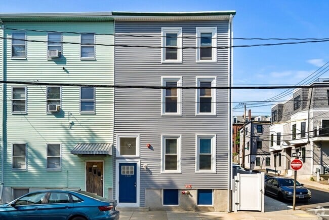 Building Photo - 153 Everett St Unit 2 Rental